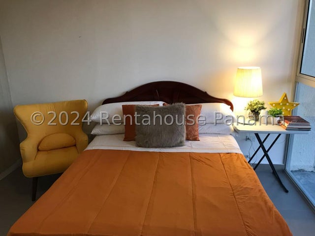 Fully Furnished 2-Bedroom Apartment Near the Beach